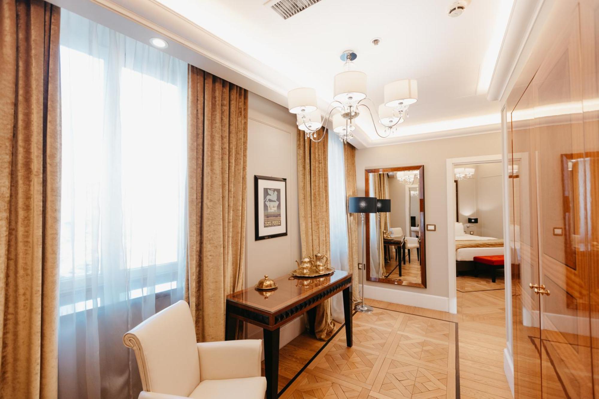 Grand Hotel Yerevan - Small Luxury Hotels Of The World Dış mekan fotoğraf