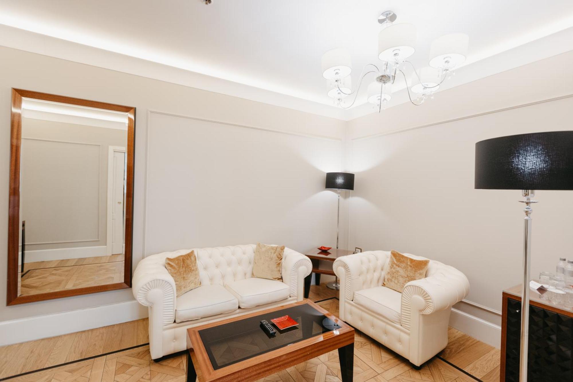 Grand Hotel Yerevan - Small Luxury Hotels Of The World Dış mekan fotoğraf