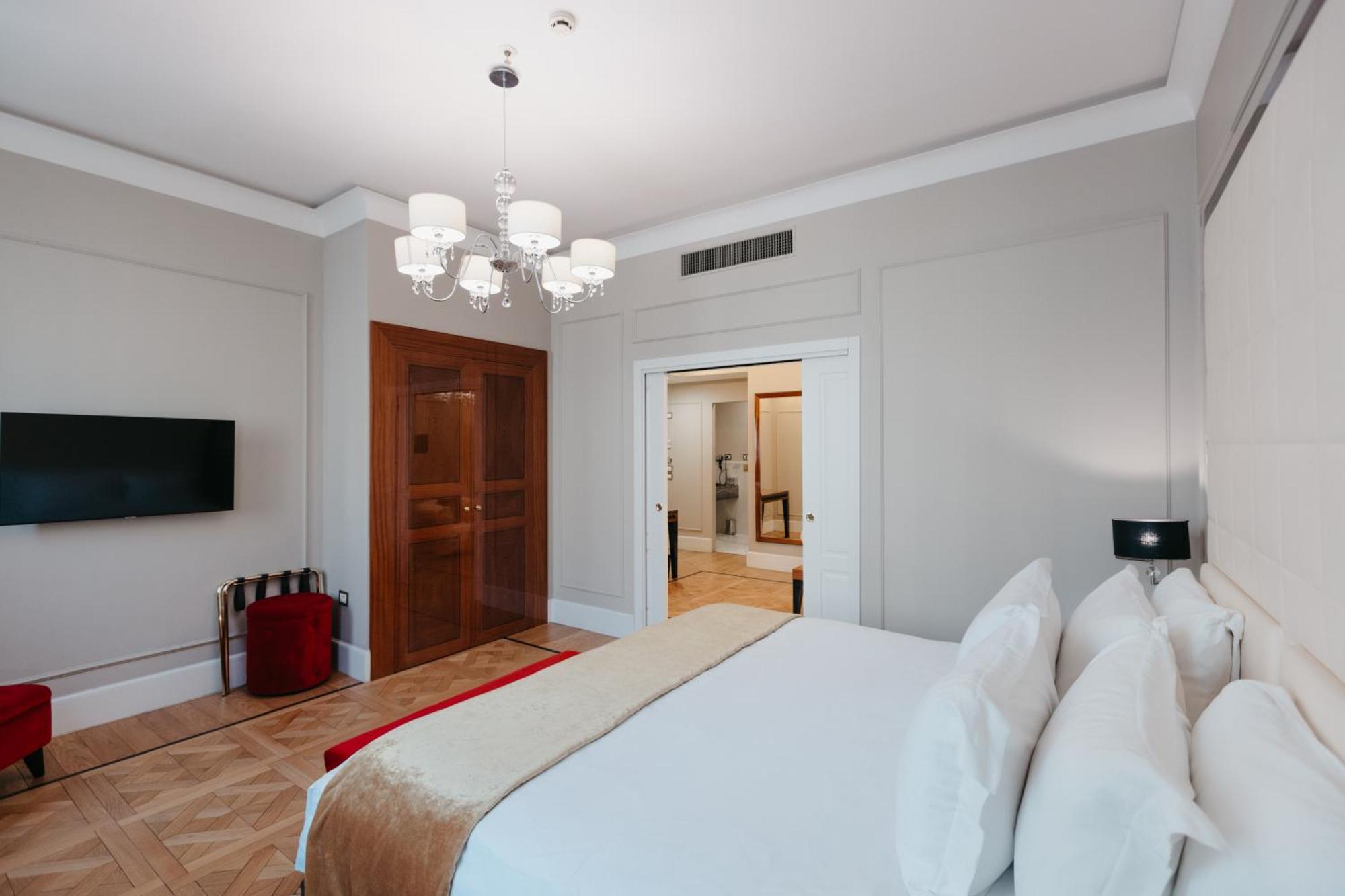 Grand Hotel Yerevan - Small Luxury Hotels Of The World Dış mekan fotoğraf