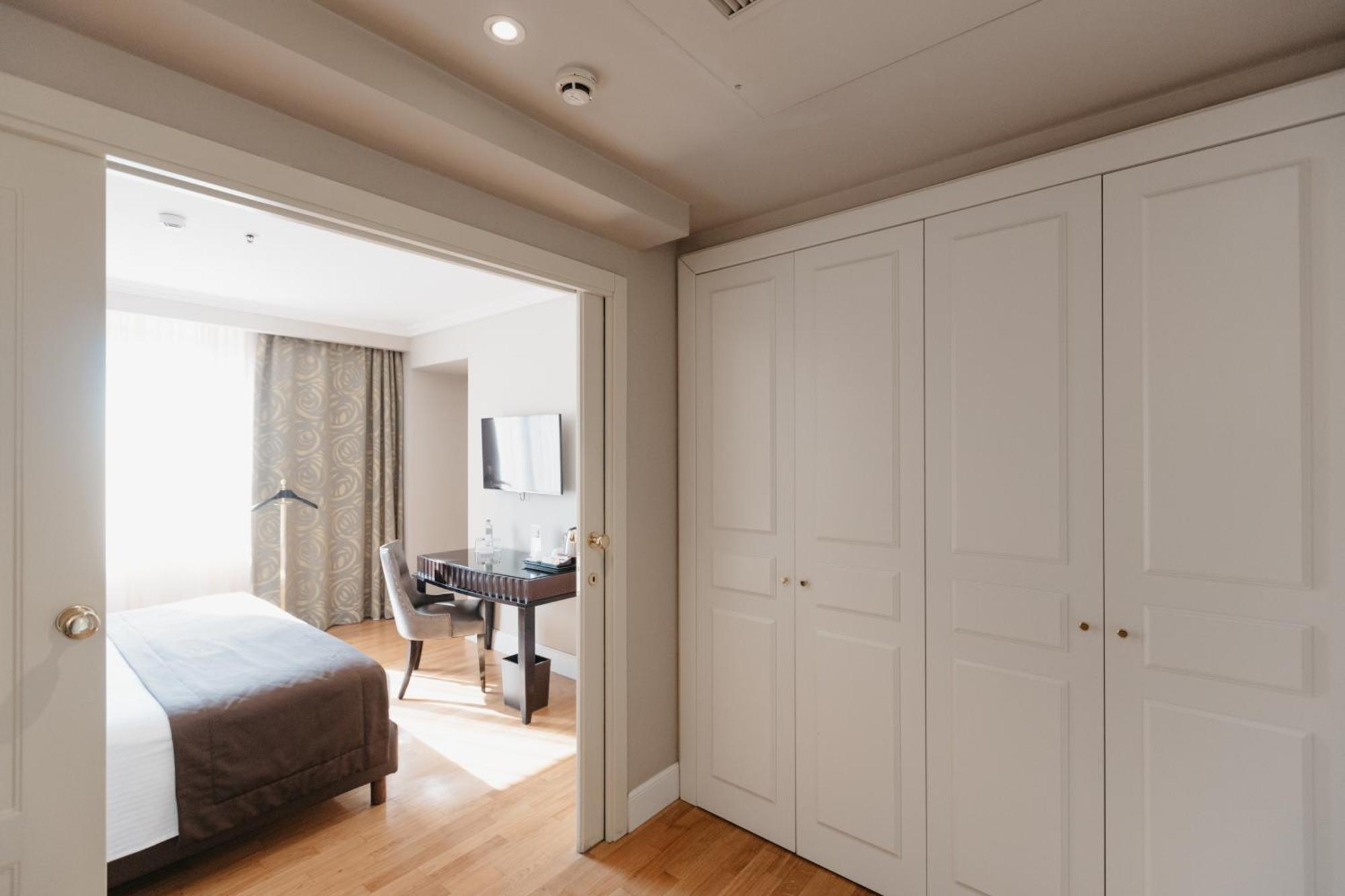 Grand Hotel Yerevan - Small Luxury Hotels Of The World Dış mekan fotoğraf
