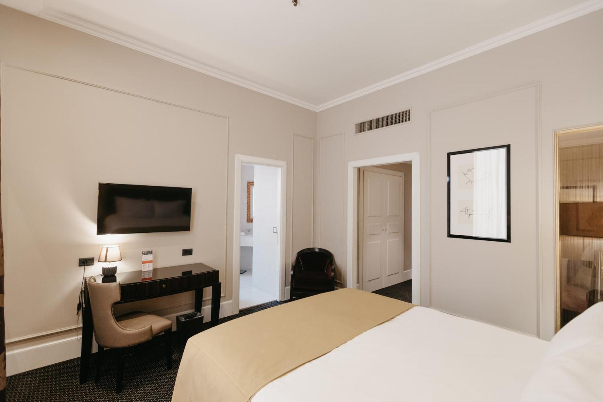 Grand Hotel Yerevan - Small Luxury Hotels Of The World Dış mekan fotoğraf