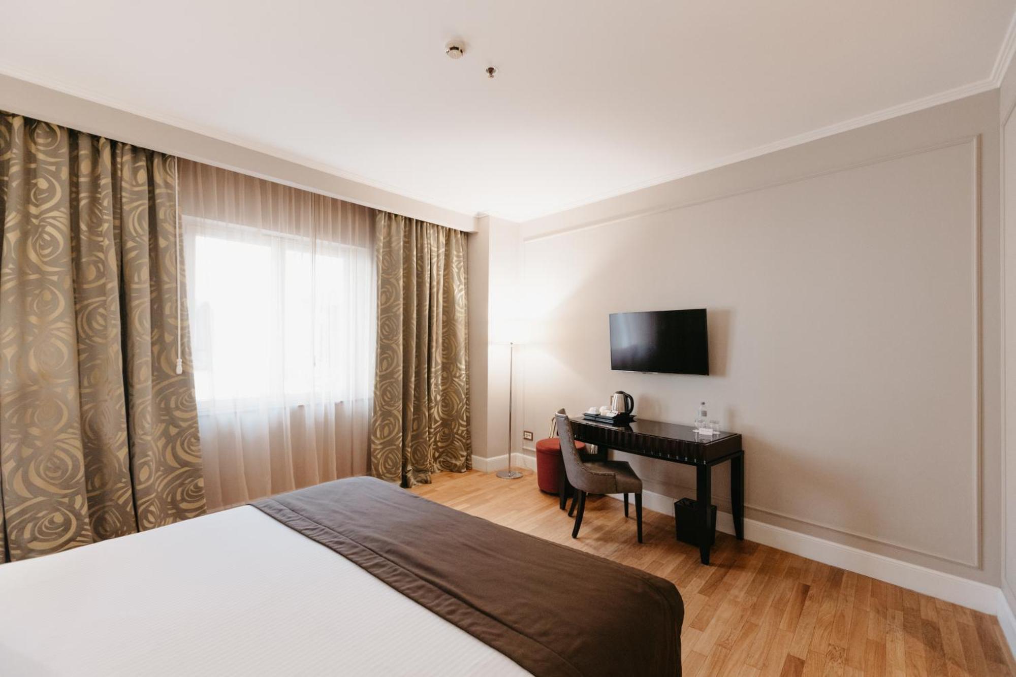 Grand Hotel Yerevan - Small Luxury Hotels Of The World Dış mekan fotoğraf