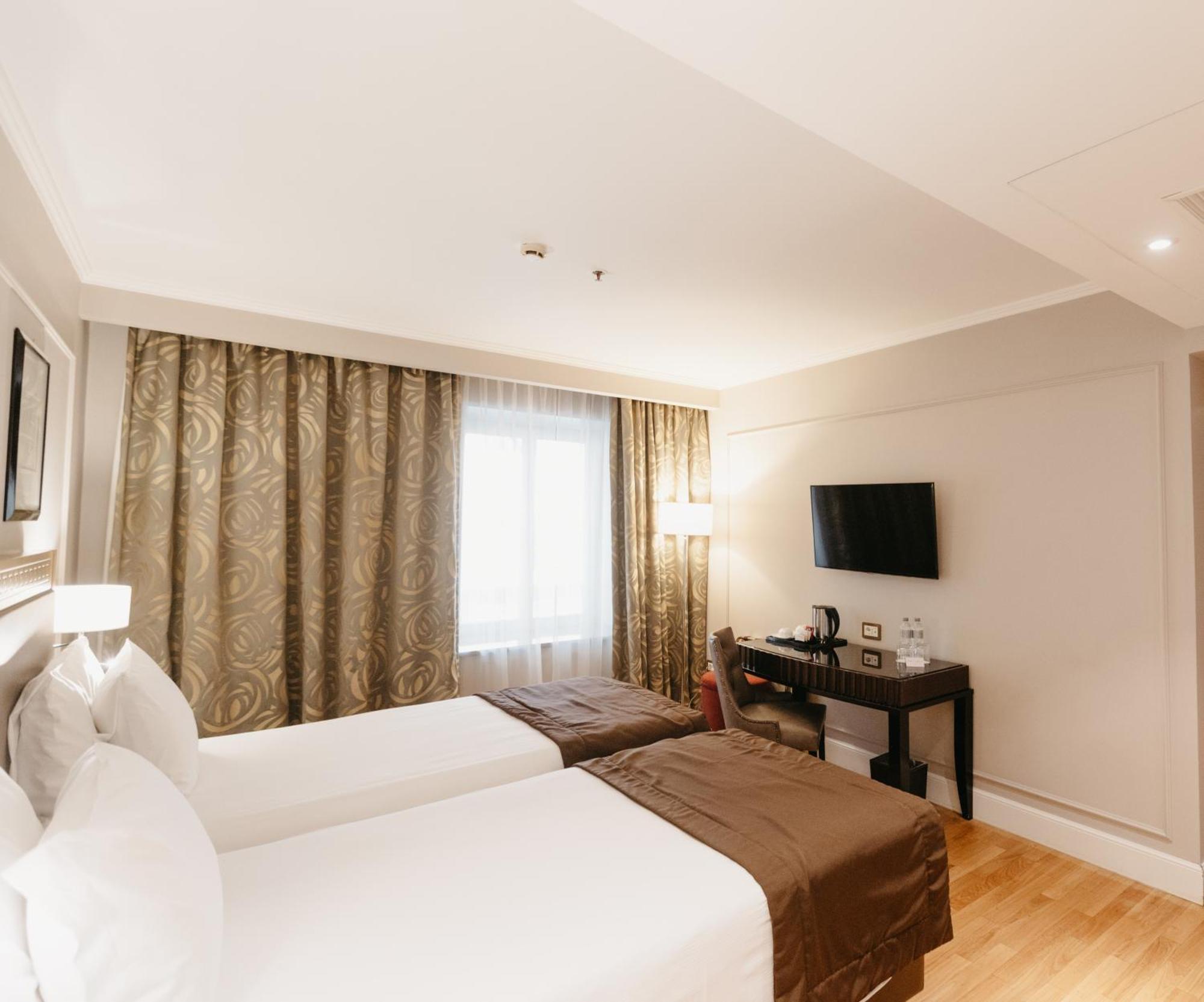 Grand Hotel Yerevan - Small Luxury Hotels Of The World Dış mekan fotoğraf