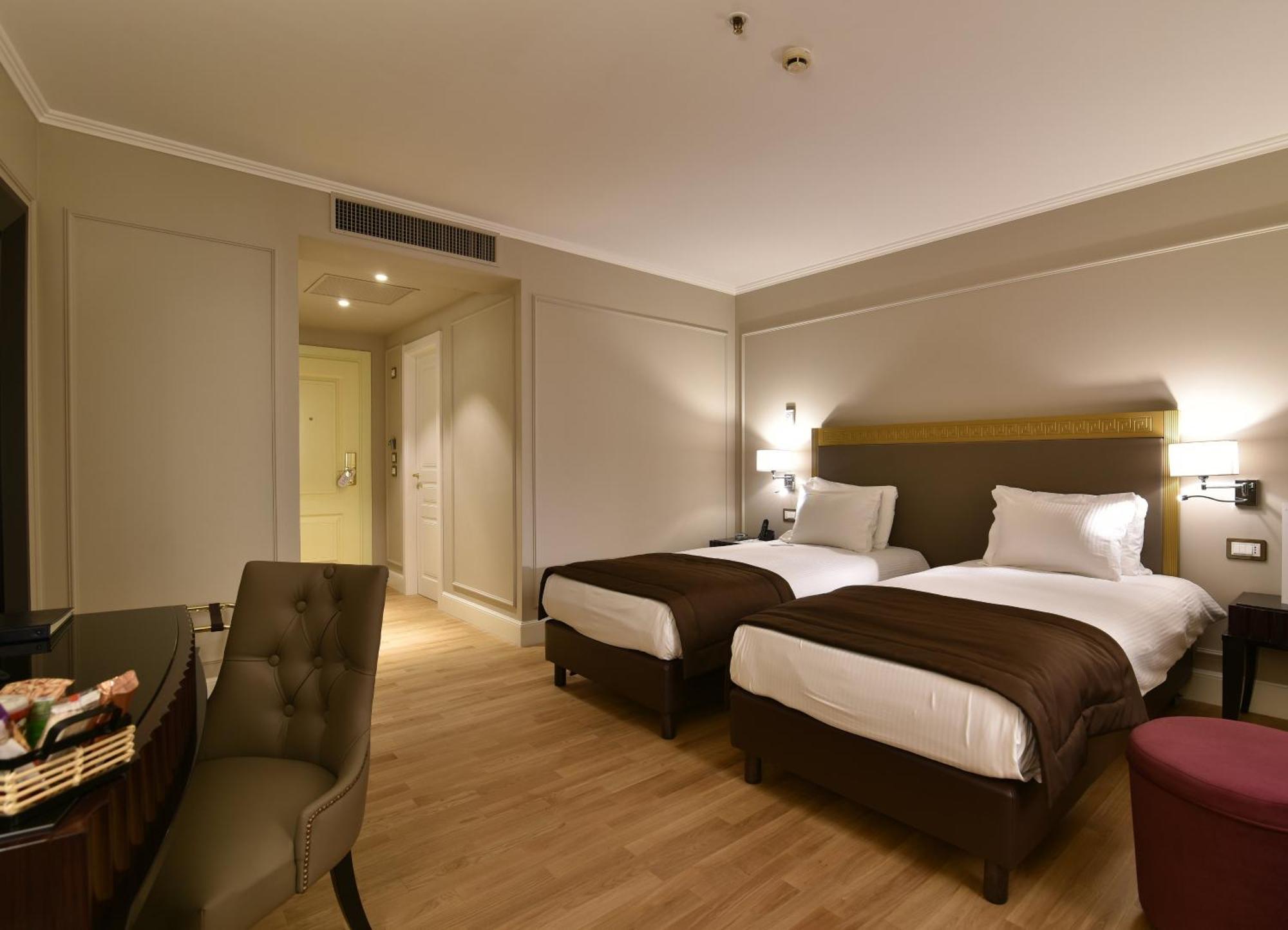 Grand Hotel Yerevan - Small Luxury Hotels Of The World Dış mekan fotoğraf