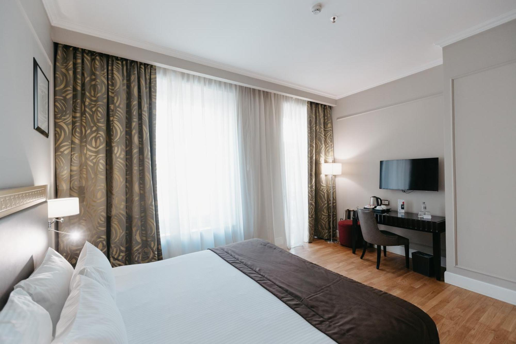 Grand Hotel Yerevan - Small Luxury Hotels Of The World Dış mekan fotoğraf
