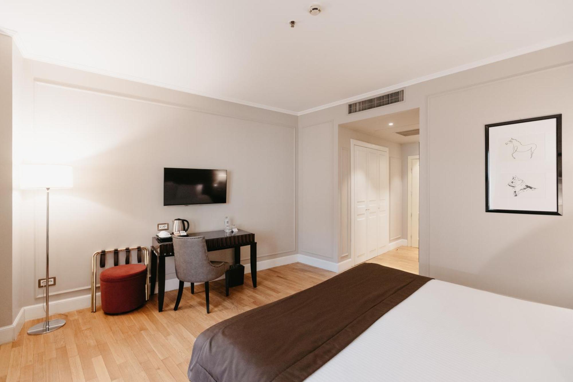 Grand Hotel Yerevan - Small Luxury Hotels Of The World Dış mekan fotoğraf